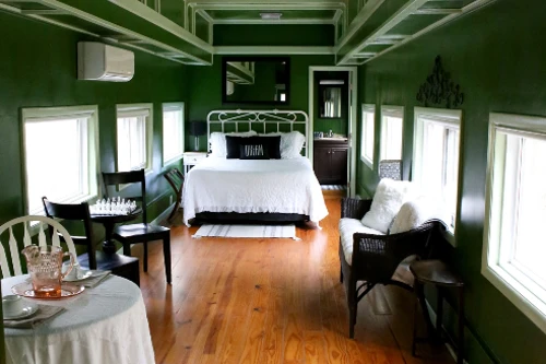 nashville train cabin rental