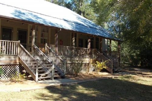 schoolhouse cabin inn